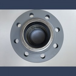 Expansion joint with floating flanges