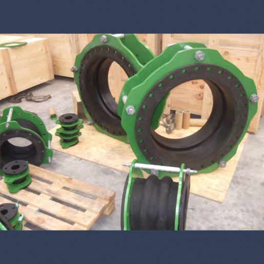 Flanged rubber expansion joint for piping systems - in situ