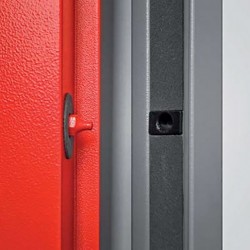 Security points detail on the metal fire door EI2 60
